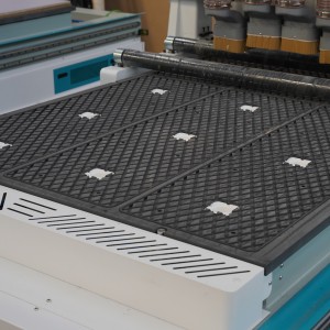ATC-CNC-rezkalnik-vakuumska miza