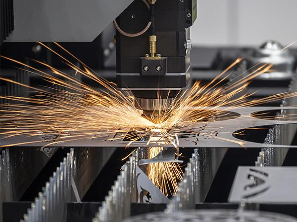 The difference between fiber laser cutting machine and plasma cutting machine