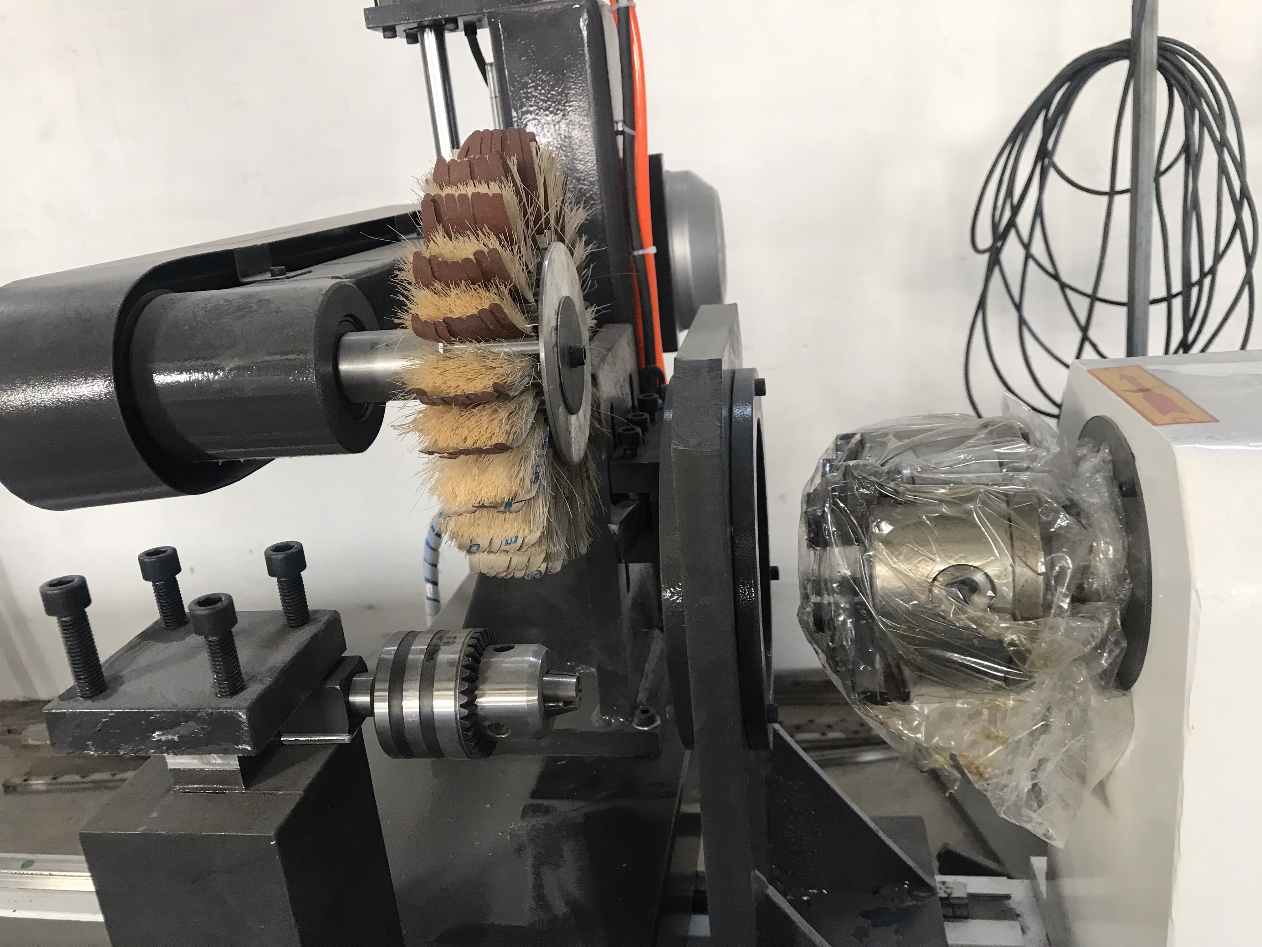 China CNC Manufacture1530 Automatic Wood Turning Lathe Machine with Sanding Featured Image