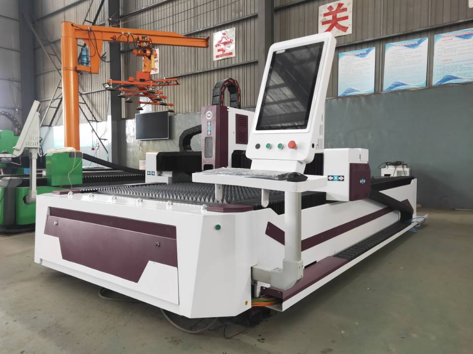 China CNC Manufacture 1530 2kw Stainless Steel Carbon Steel Fiber Laser Cutting Machine Featured Image